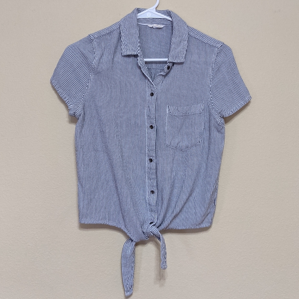 Aeropostale white and blue striped top